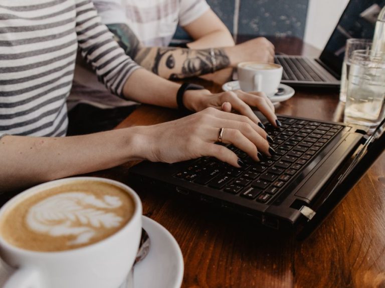 13 Etiquette Tips When Working Remotely from Coffee Shops